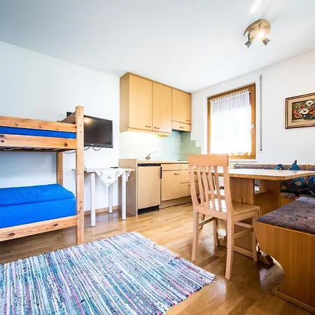 Issingerhof App 2 Apartment